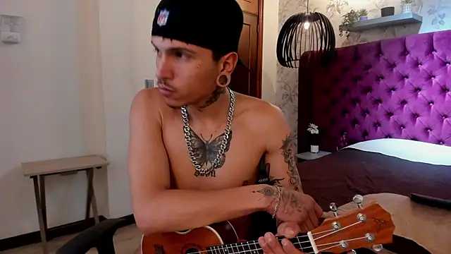 Valentino_Knox Adlı Modelin Web Kamerası Şovu
