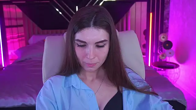 KylieJoyys Adlı Modelin Canlı XXX Sohbeti