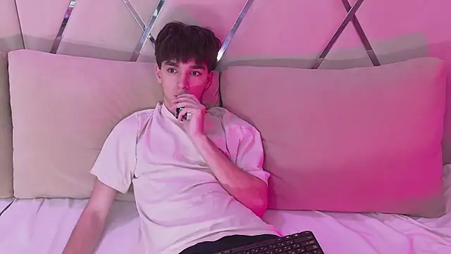 TommParker 在線直播表演