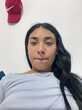 Kayle_Aurora Adlı Modelin Canlı XXX Sohbeti
