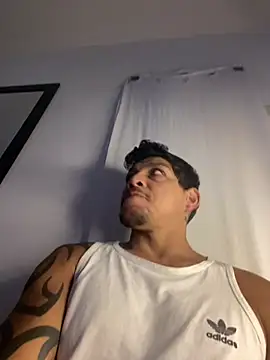 Show de webcam de Tatuadomoreno23cm