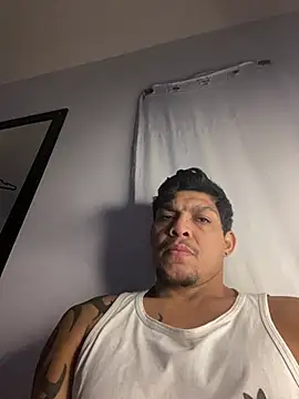 Show de Tatuadomoreno23cm na webcam