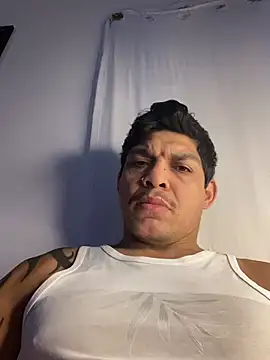Show de Tatuadomoreno23cm na webcam