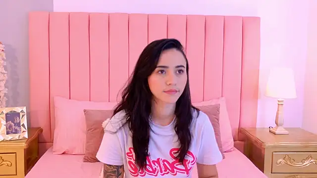 Chat +18 de MiaMackenzieX ao vivo