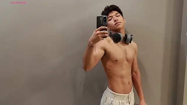Maximiliano_Young ওয়ে  বক্যাম শো
