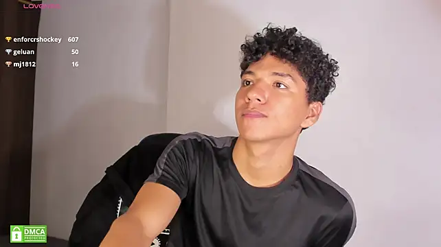 Maximiliano_Young Pertunjukan Webcam