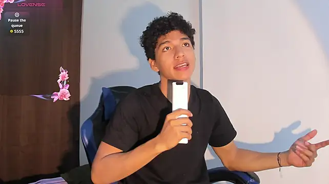 Maximiliano_Young Pertunjukan Webcam