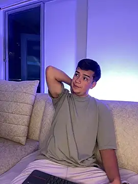 Dylan_KatteLive: διαδικτυακό σόου στην κάμερα