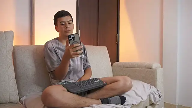 Dylan_KatteLive webcam show