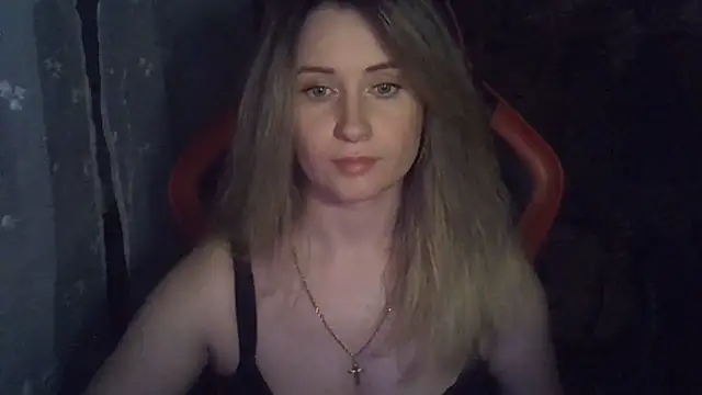 Show modela KiraKisskis na web-kameri