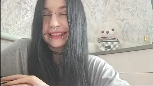 KrissyHiott Show Webcam