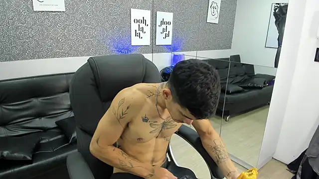 Jared_Cole Show in webcam