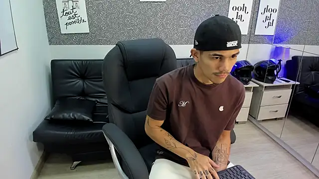 Jared_Cole Show in webcam