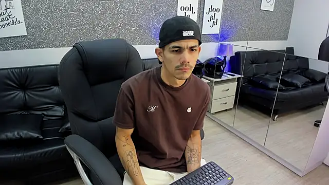 Show modela Jared_Cole na web-kameri