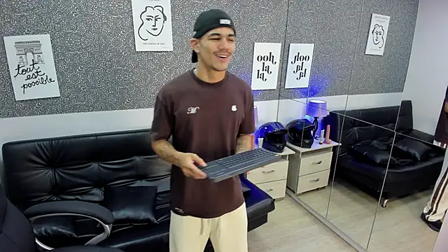 Show modela Jared_Cole na web-kameri