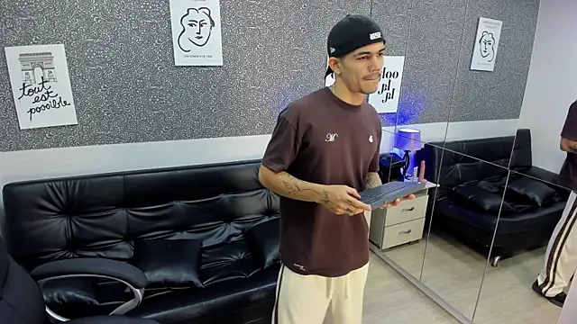 Jared_Cole Show in webcam