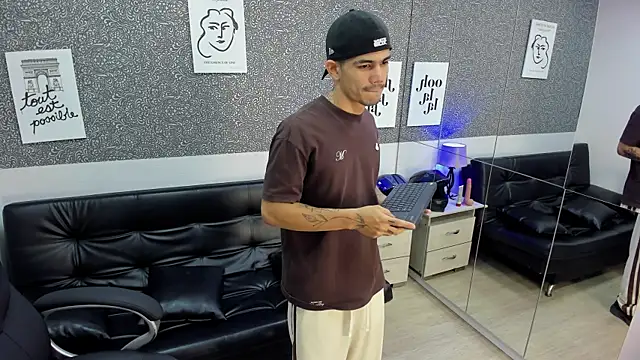Jared_Cole Show in webcam