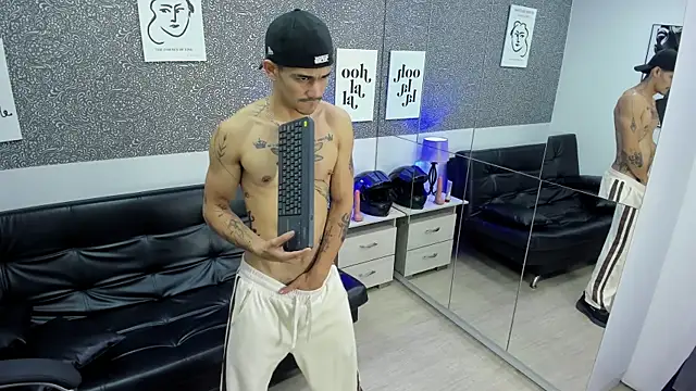 Show modela Jared_Cole na web-kameri