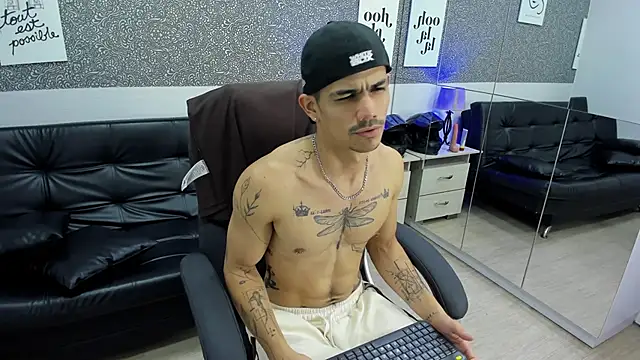 Show modela Jared_Cole na web-kameri