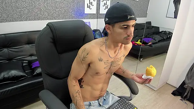 Show modela Jared_Cole na web-kameri