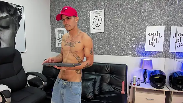 Jared_Cole Show in webcam