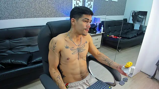 Jared_Cole Show in webcam