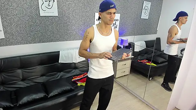 Jared_Cole Show in webcam