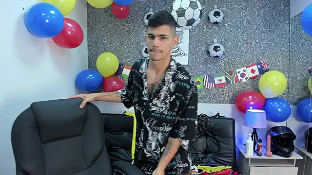 Jared_Cole Show in webcam