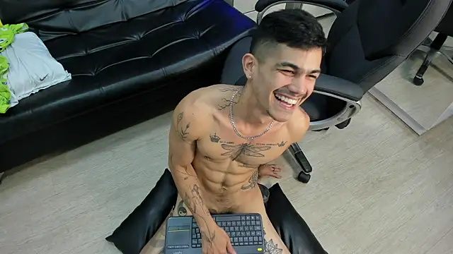 Jared_Cole Show in webcam