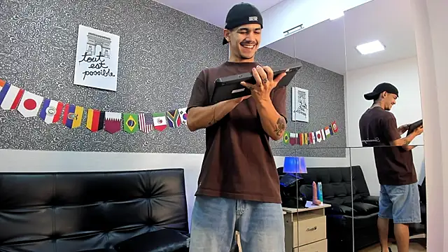 Jared_Cole Show in webcam