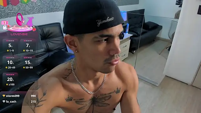 Jared_Cole Show in webcam