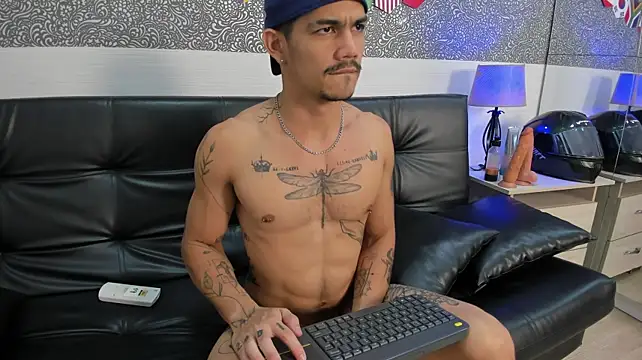 Jared_Cole Show in webcam