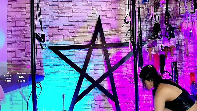 Caroline_bdsm 在線直播表演