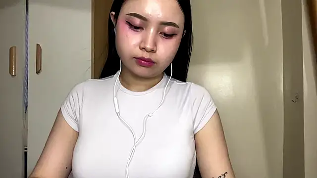 KrystaDonnellan Pertunjukan Webcam