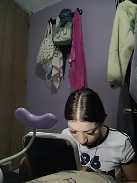 Tokiio_petiit – Naživo chatovacia miestnosť