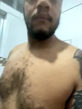 g_grande Show in webcam
