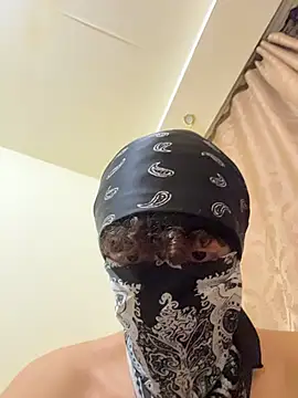 Hz1Tr webcam show