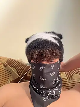 Hz1Tr webcam show