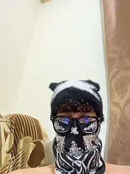 Hz1Tr Webcam show