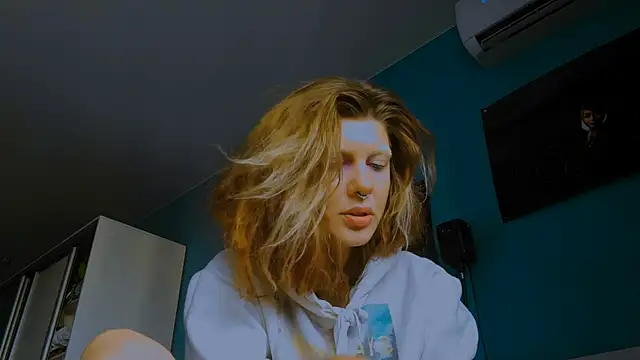 הופעת וובקאם של VivienDarkbloom