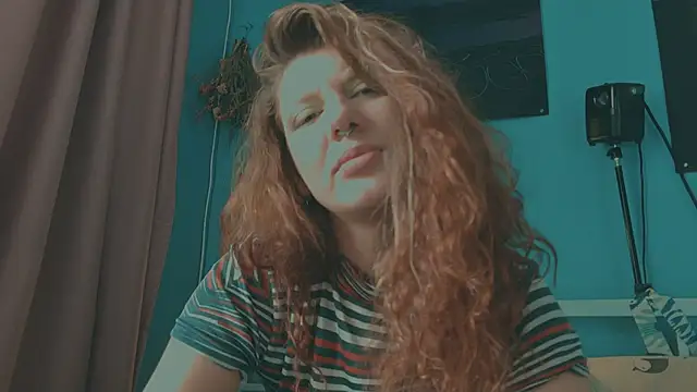 צ'אט XXX בשידור חי של VivienDarkbloom