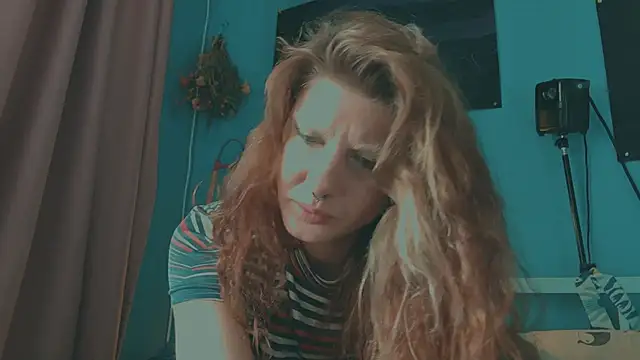 צ'אט XXX בשידור חי של VivienDarkbloom