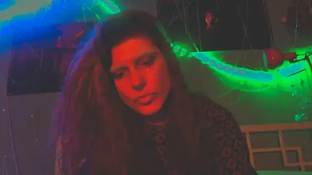 הופעת וובקאם של VivienDarkbloom