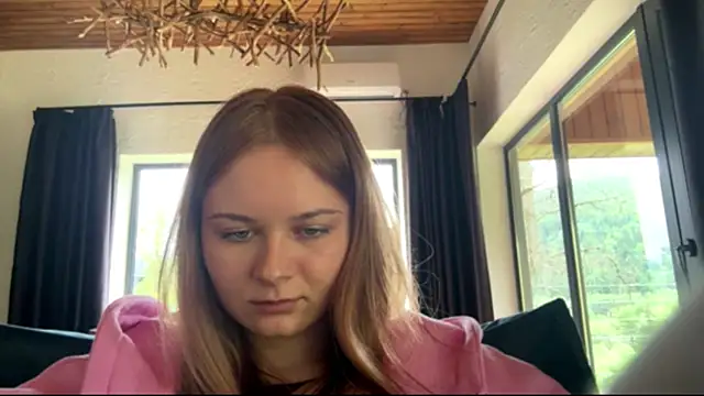 Chat +18 de NikaLicka ao vivo