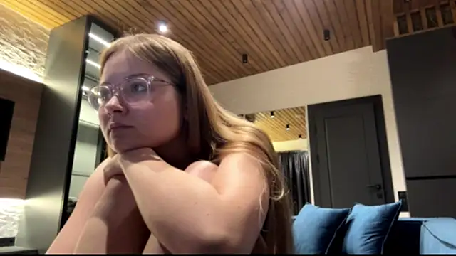 NikaLicka Adlı Modelin Canlı XXX Sohbeti