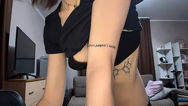 Show modela mivique na web-kameri