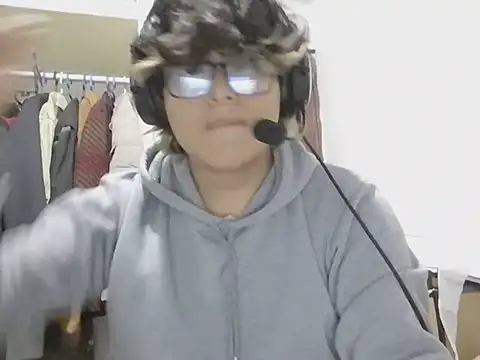 layom_21 webkamerás műsora