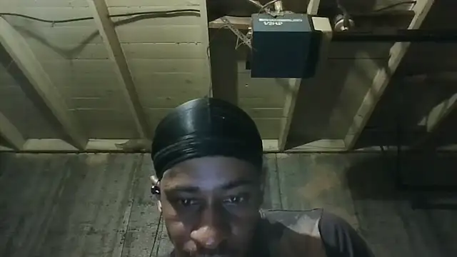 Leo99842 Show in webcam