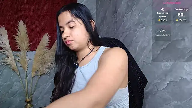 צ'אט XXX בשידור חי של thepeach_