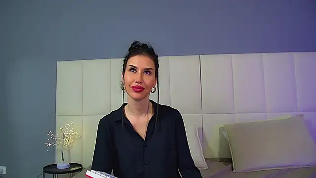 KaylaMous Adlı Modelin Canlı XXX Sohbeti